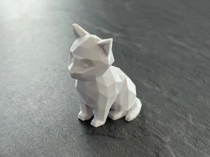 Gatinho Low Poly Sentado impresso em 3D