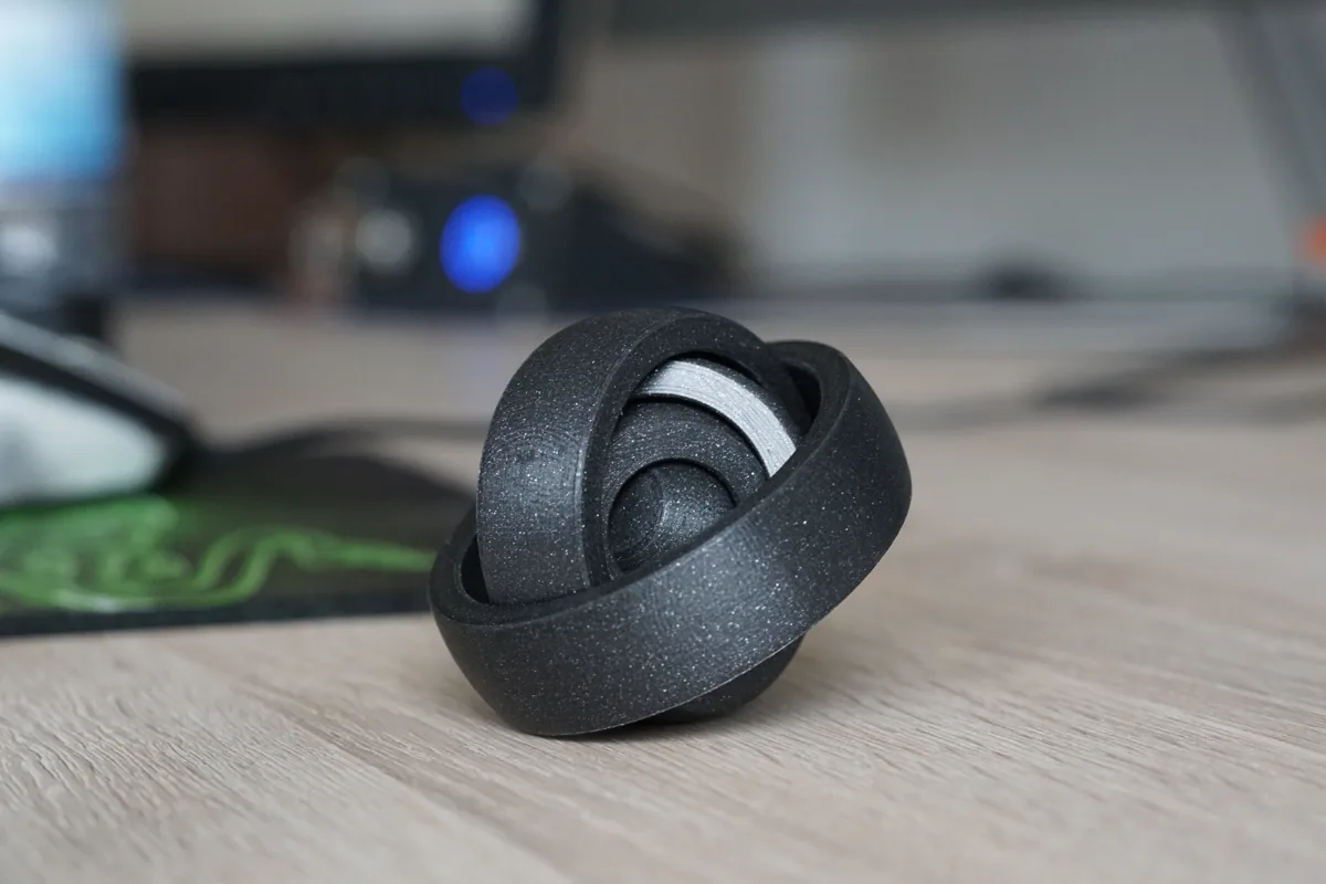 Brinquedo de Anéis Giratórios impresso em 3D